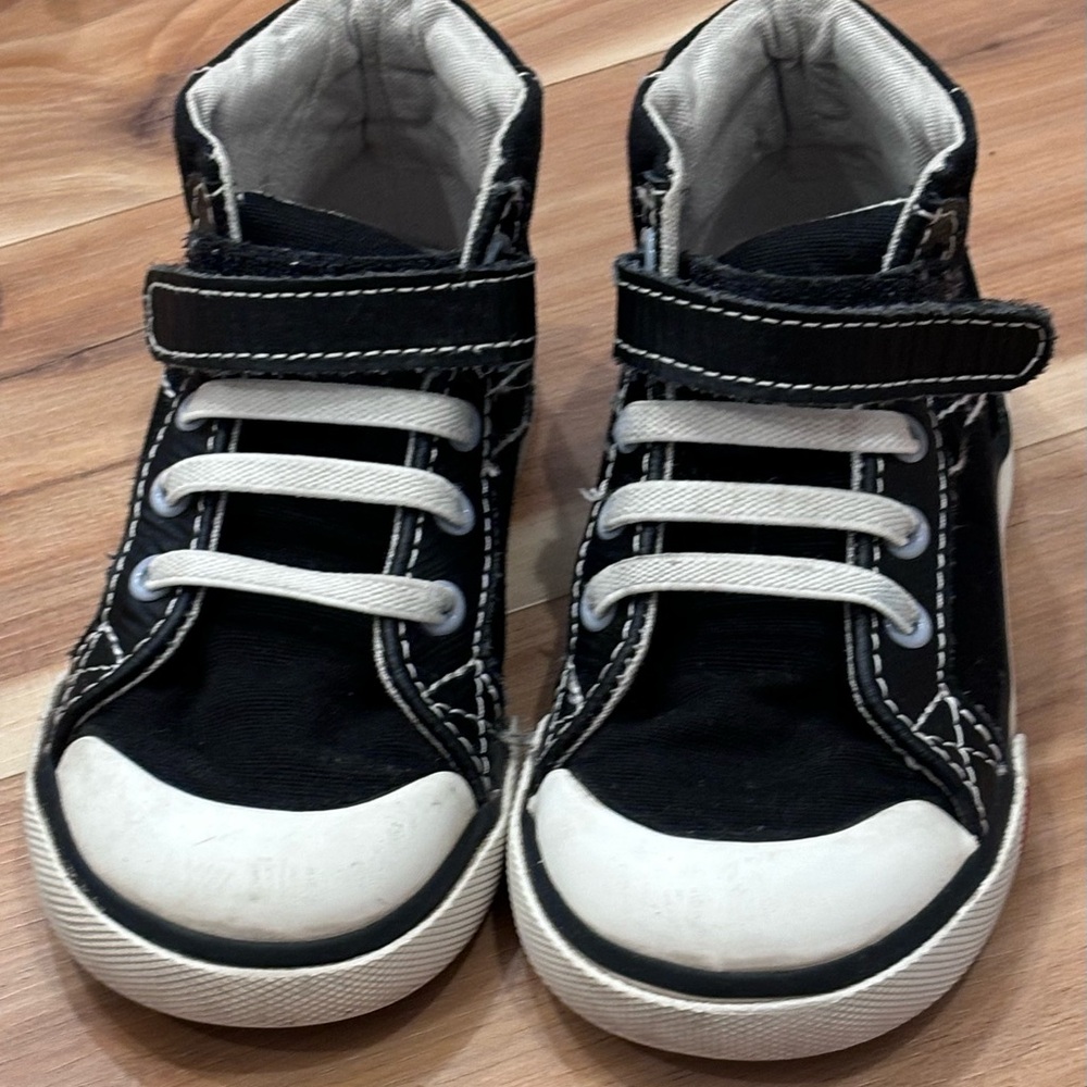 See Kai Run Size 8 Toddler Sneakers